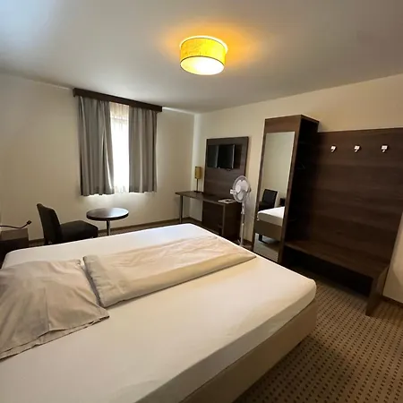 לינה וארוחת בוקר Da Gustavo 3*